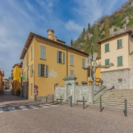 Miranda's * Varenna
